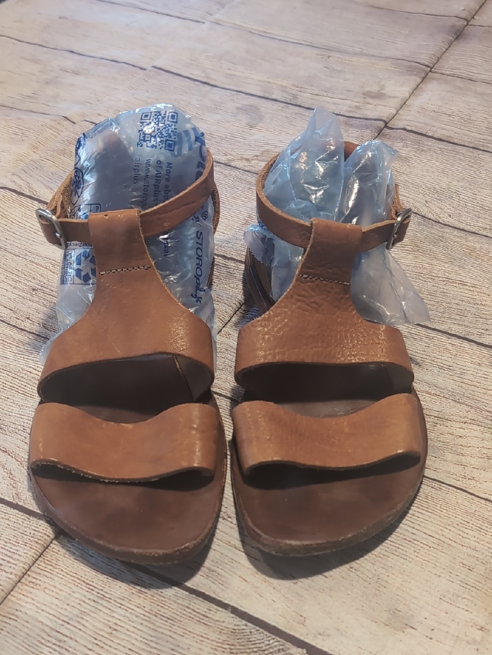 cydwoq Women's  Handmade In U.S.A. Leather Sandals Size 38.5/7.5US